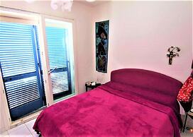 Seafront Apartment - Beach in front