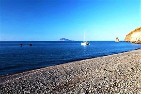 Seafront Apartment - Beach in front