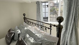 Humbug Cottage