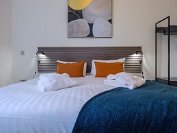 The Theobold Suite Stone Cross Mansion