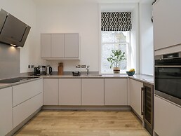 The Theobold Suite Stone Cross Mansion