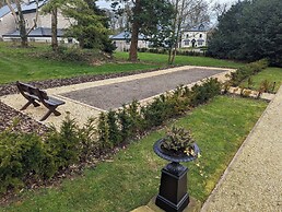 The Theobold Suite Stone Cross Mansion