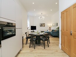 The Theobold Suite Stone Cross Mansion