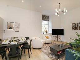 The Theobold Suite Stone Cross Mansion