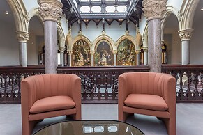 The Theobold Suite Stone Cross Mansion