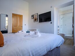 The Theobold Suite Stone Cross Mansion