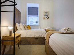 The Theobold Suite Stone Cross Mansion