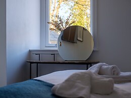 The Theobold Suite Stone Cross Mansion