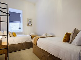 The Theobold Suite Stone Cross Mansion