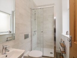 The Theobold Suite Stone Cross Mansion