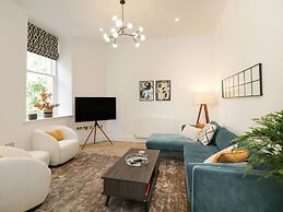 The Theobold Suite Stone Cross Mansion