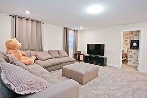 Storey Lake 7 Bedroom With Extra Large Bedrooms! 7 Home by RedAwning