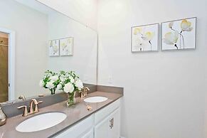 Storey Lake 7 Bedroom With Extra Large Bedrooms! 7 Home by RedAwning