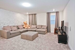 Storey Lake 7 Bedroom With Extra Large Bedrooms! 7 Home by RedAwning