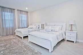 Storey Lake 7 Bedroom With Extra Large Bedrooms! 7 Home by RedAwning