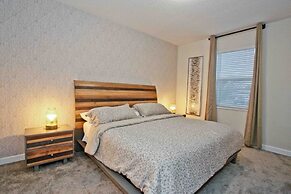 Storey Lake 7 Bedroom With Extra Large Bedrooms! 7 Home by RedAwning