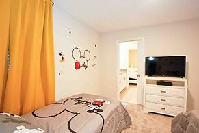 Storey Lake 7 Bedroom With Extra Large Bedrooms! 7 Home by RedAwning