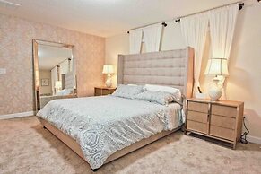 Storey Lake 7 Bedroom With Extra Large Bedrooms! 7 Home by RedAwning