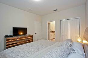 Storey Lake 7 Bedroom With Extra Large Bedrooms! 7 Home by RedAwning