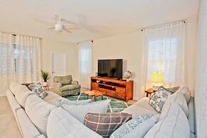 Storey Lake 7 Bedroom With Extra Large Bedrooms! 7 Home by RedAwning