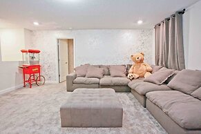 Storey Lake 7 Bedroom With Extra Large Bedrooms! 7 Home by RedAwning