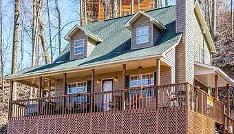 Strollin' Bear 3 Bedroom Home by Redawning
