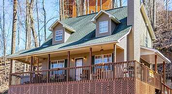 Strollin' Bear 3 Bedroom Home by RedAwning