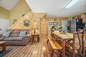 Strollin' Bear 3 Bedroom Home by RedAwning