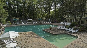 Strollin' Bear 3 Bedroom Home by RedAwning