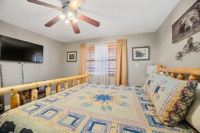 Strollin' Bear 3 Bedroom Home by RedAwning