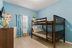 Bahama Bay Community, Pools, Basketball, Natural Trails and More!