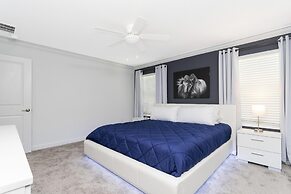 Brand New at Storey Lake Resort, Private Pool, Near Famous Attractions