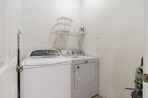 Huge Screened Patio That Overlooks Lake Buck, Near Famous Attractions!