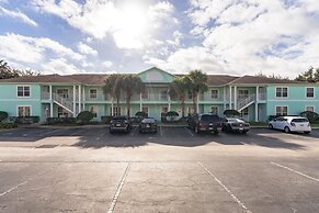 Huge Screened Patio That Overlooks Lake Buck, Near Famous Attractions!