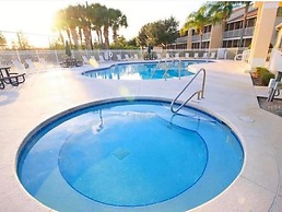 Huge Screened Patio That Overlooks Lake Buck, Near Famous Attractions!