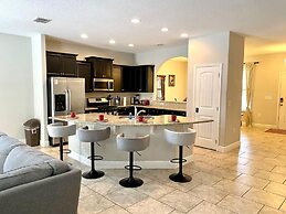 Solterra Resort!! Spacious House With Game Room, Private Pool and Movi