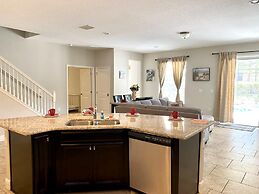 Solterra Resort!! Spacious House With Game Room, Private Pool and Movi