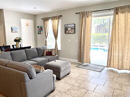 Solterra Resort!! Spacious House With Game Room, Private Pool and Movi