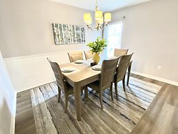 Grand Palm Community, Picnic Benches, Tennis Court and Much More!!