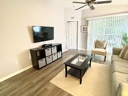 Grand Palm Community, Picnic Benches, Tennis Court and Much More!!