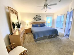 Grand Palm Community, Picnic Benches, Tennis Court and Much More!!