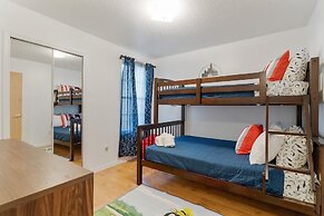 Villas at Island Club Community, Pools, Jacuzzi and More!