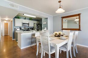 Villas at Island Club Community, Pools, Jacuzzi and More!