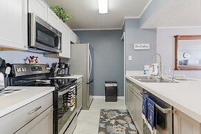 Villas at Island Club Community, Pools, Jacuzzi and More!