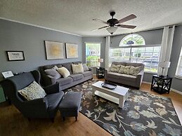 Villas at Island Club Community, Pools, Jacuzzi and More!