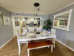 Villas at Island Club Community, Pools, Jacuzzi and More!