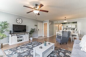 Villas at Island Club Community, Pools, Jacuzzi and More!