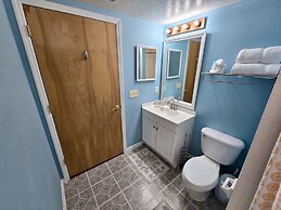 Villas at Island Club Community, Pools, Jacuzzi and More!