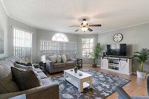 Villas at Island Club Community, Pools, Jacuzzi and More!