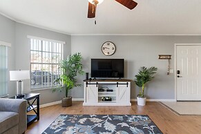 Villas at Island Club Community, Pools, Jacuzzi and More!